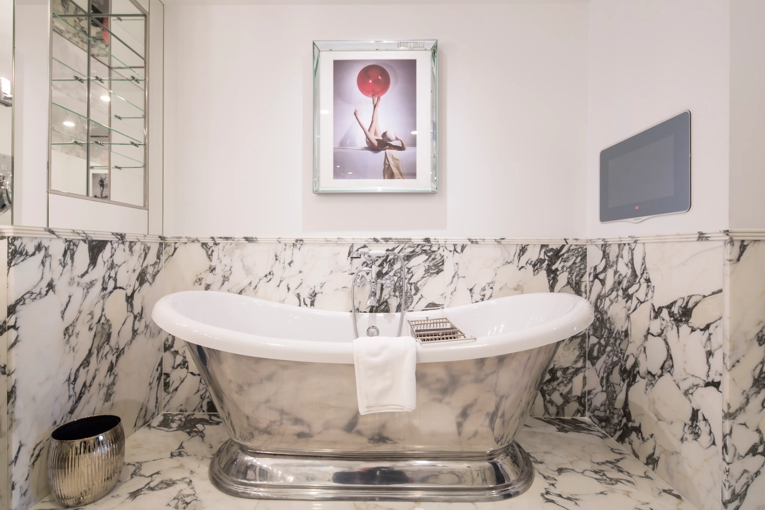 wellesley-hotel-freestanding-bath-featured